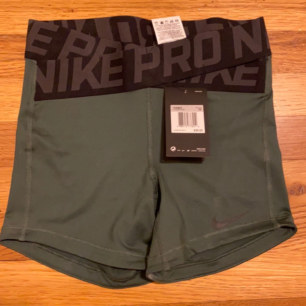 NIKE PRO WOMEN’S SHORTS, XS, NWT, GREEN W/BLACK
